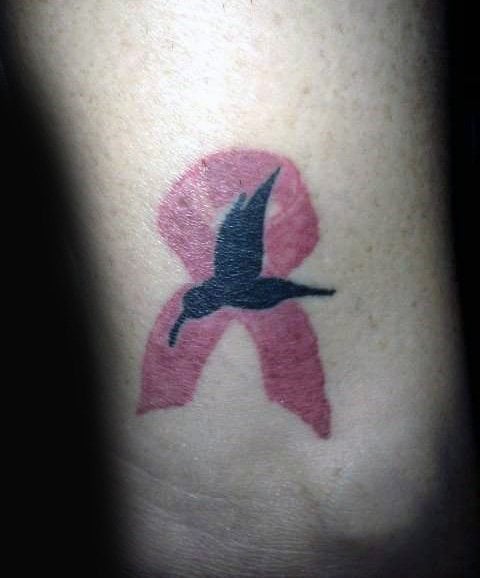 tatuaje lazo contra cancer 141