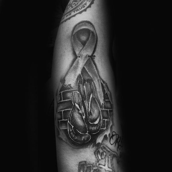 tatuaje lazo contra cancer 192