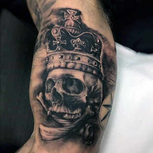 tatuaje corona 13