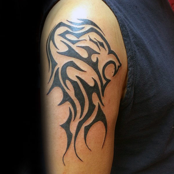 tatuaje leon estilo tribal 23