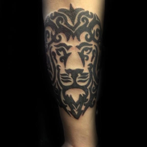 tatuaje leon estilo tribal 39