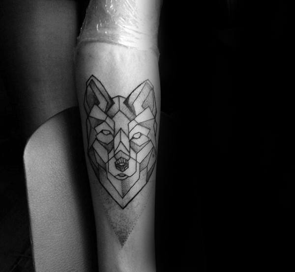 tatuaje lobo geometrico 115