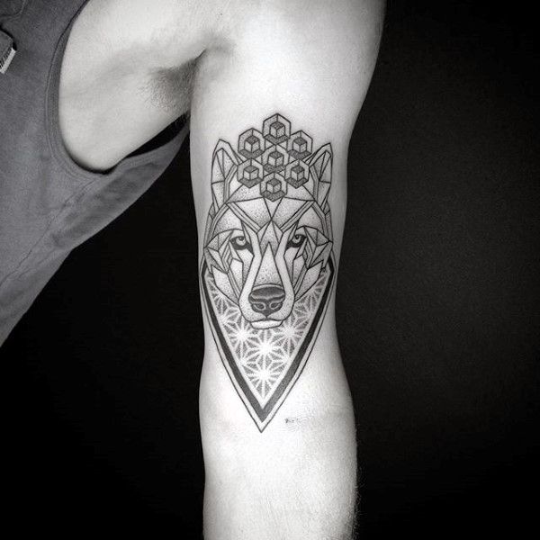 tatuaje lobo geometrico 35