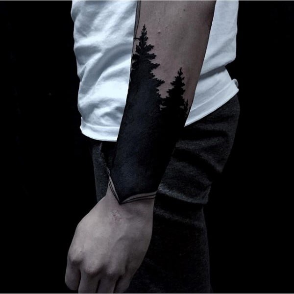 tatuaje manga de arbol 111