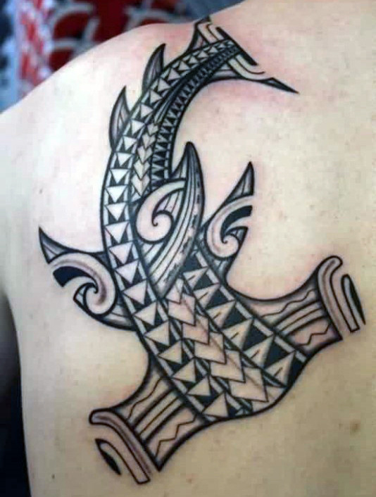 tatuaje tiburon tribal 21