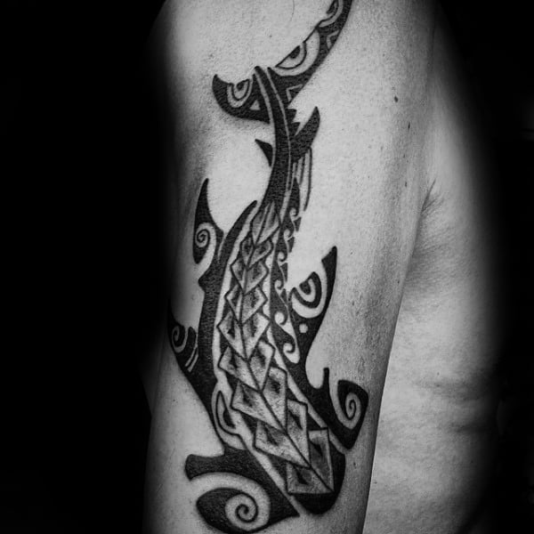 tatuaje tiburon tribal 25