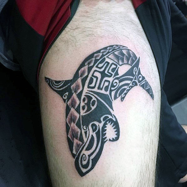 tatuaje tiburon tribal 37