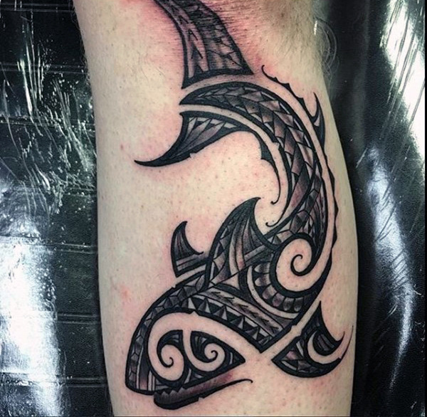 tatuaje tiburon tribal 39