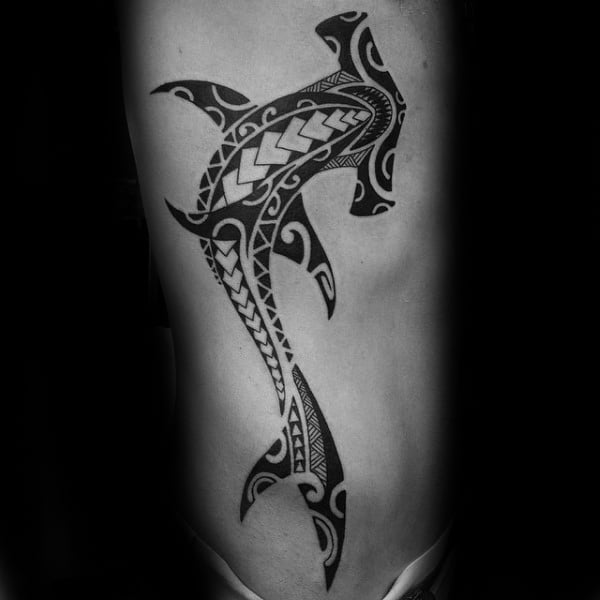 tatuaje tiburon tribal 45