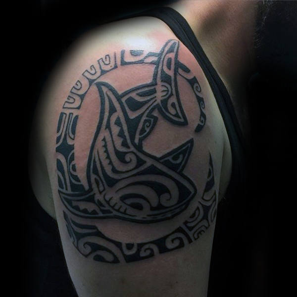 tatuaje tiburon tribal 47