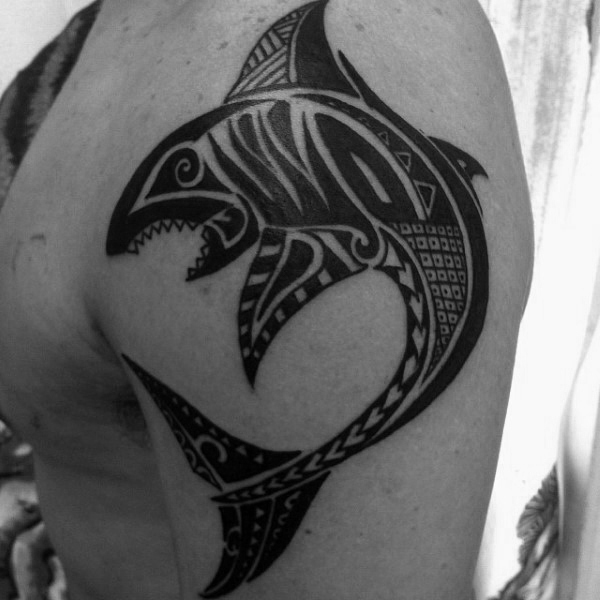 tatuaje tiburon tribal 65