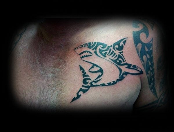 tatuaje tiburon tribal 75