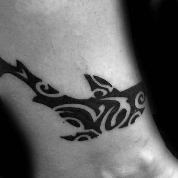 tatuaje tiburon tribal 81