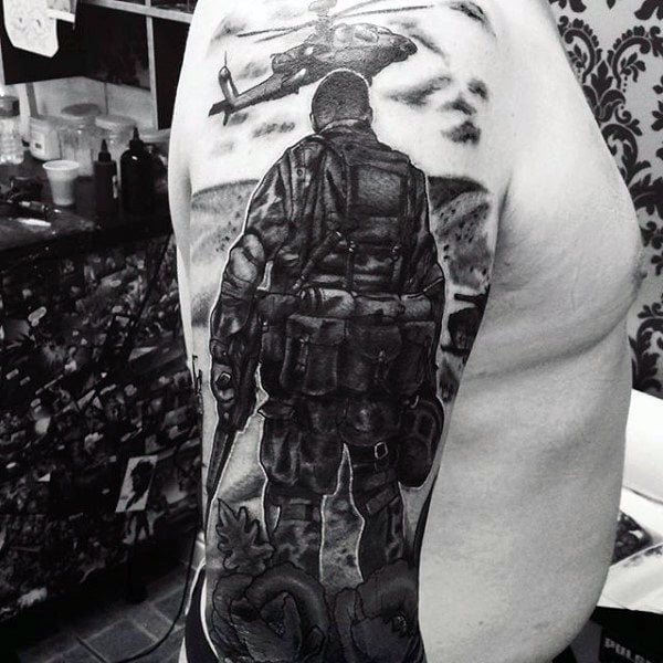 90 Tatuajes militares: Soldados, paraicadistas, armas y más