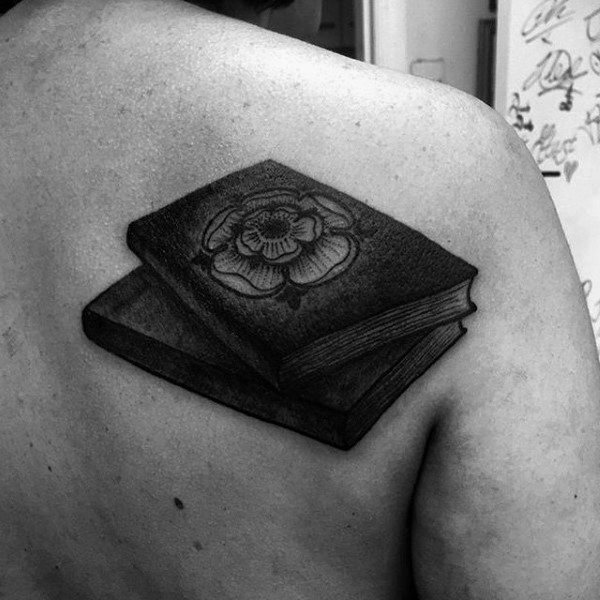 tatuaje libros 23