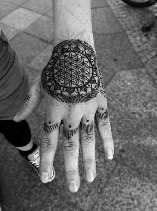 tatuaje geometrico 808