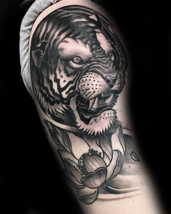 tatuaje flor de loto 106