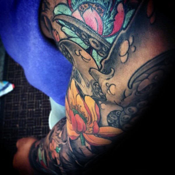 tatuaje flor de loto 79