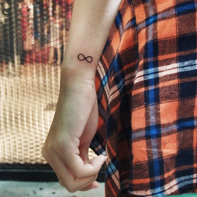 98 Tatuajes de infinito: El significado del símbolo matemático