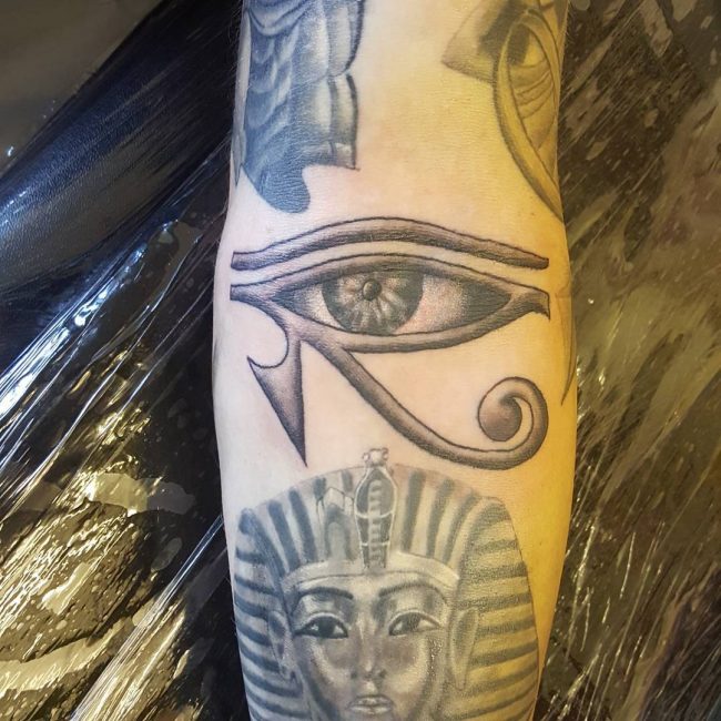 tatuaje ojo de ra 205