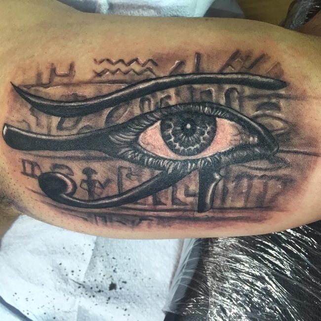 tatuaje ojo de ra 31