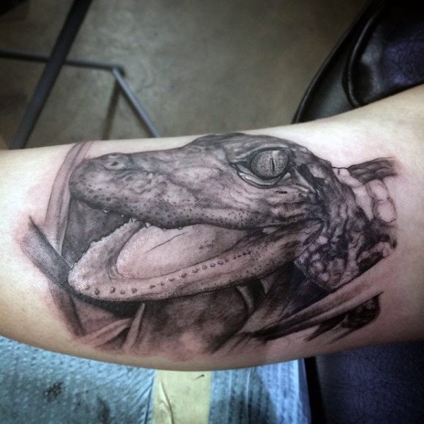 tatuaje cocodrilo caiman 114