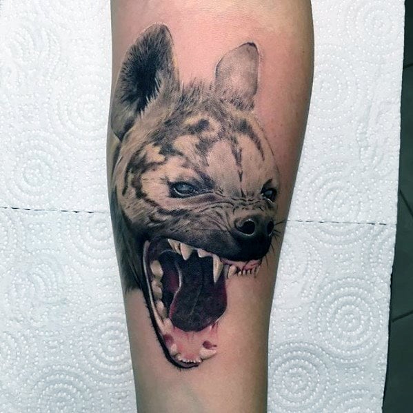 55 Tatuajes de hienas (Con su significado)