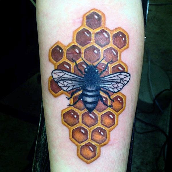 80 Tatuajes de panales de abejas (Con su significado)