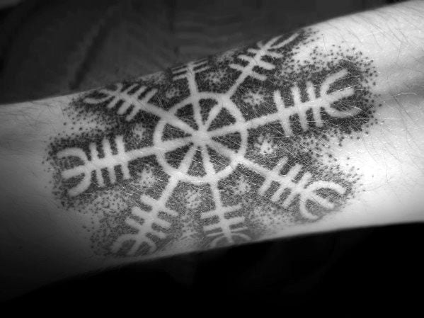 tatuaje simbolo vikingo aegishjalm 23