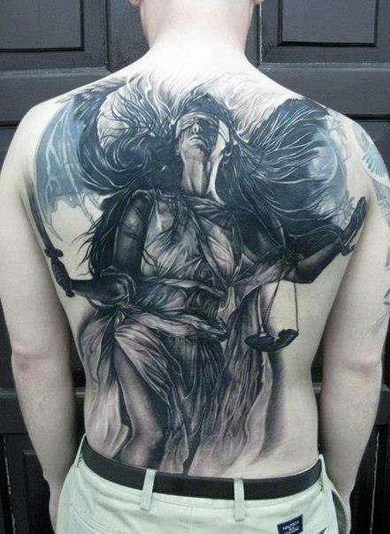 tatuaje dama justicia simbolo 72