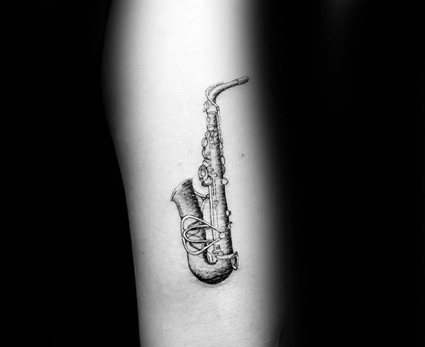 tatuaje saxofon 74