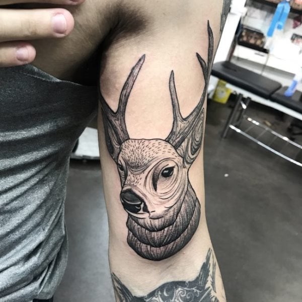 tatuaje ciervo 52