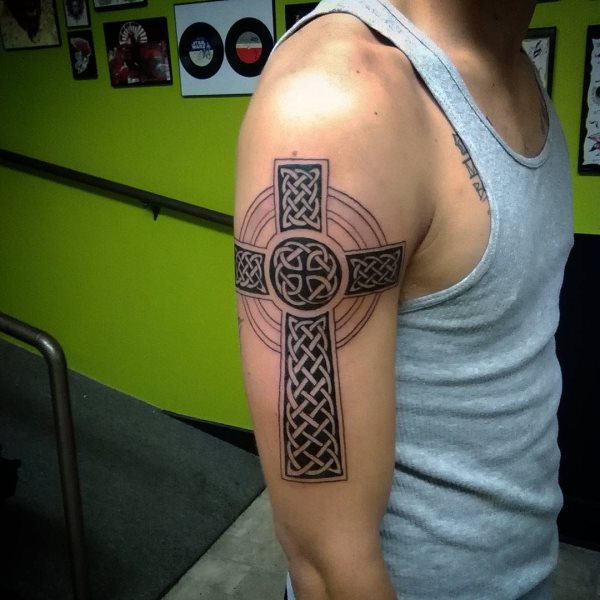 tatuaje cruz 182