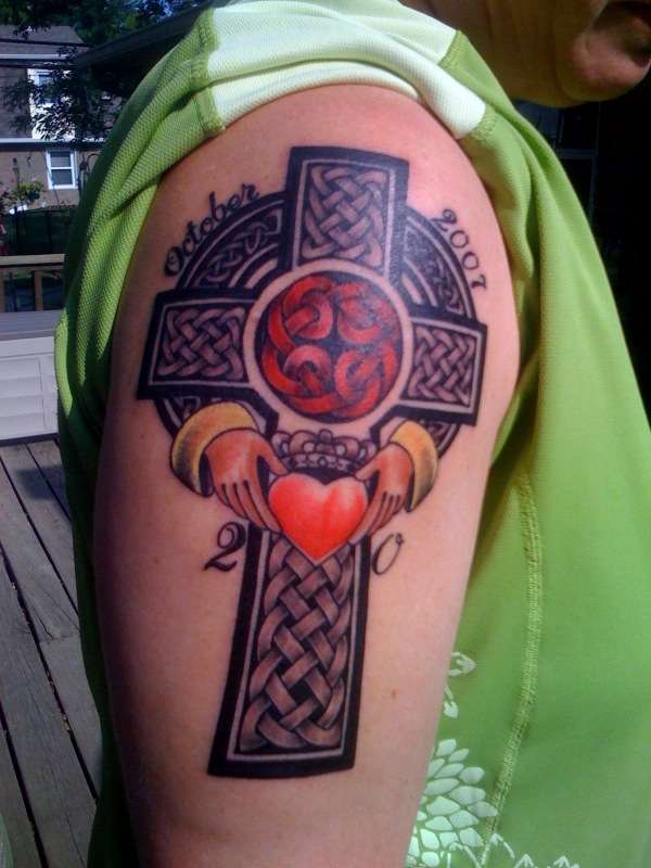 tatuaje cruz 56