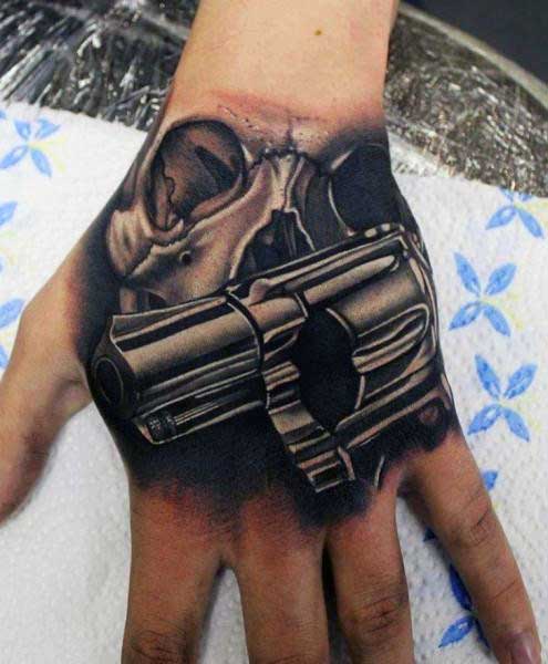 tatuaje calavera en la mano 01