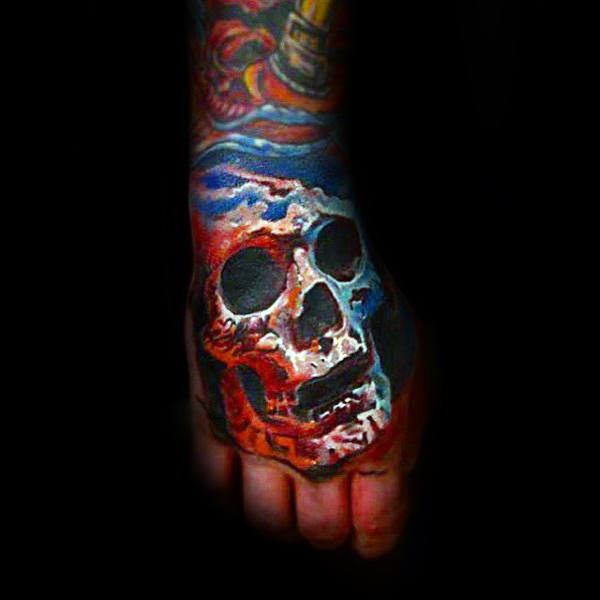 tatuaje calavera en la mano 109