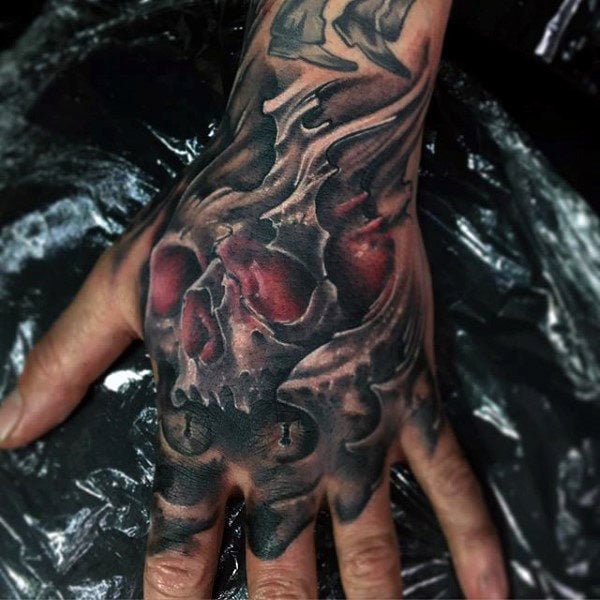 tatuaje calavera en la mano 35