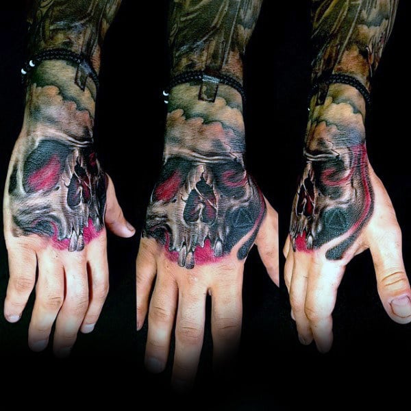 tatuaje calavera en la mano 65