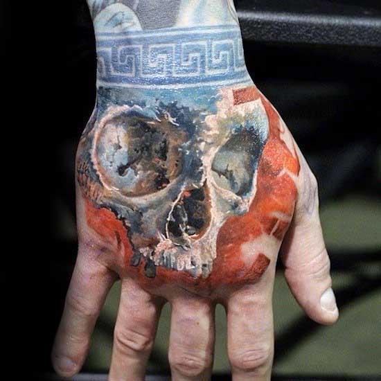 tatuaje calavera en la mano 93