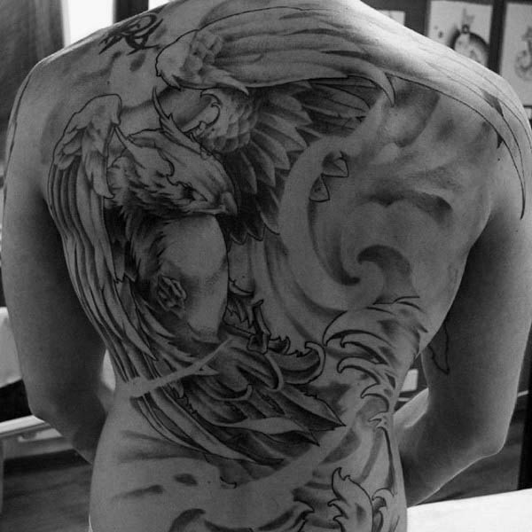 tatuaje fenix en espalda 05