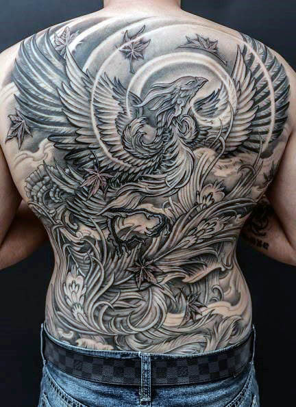 tatuaje fenix en espalda 07