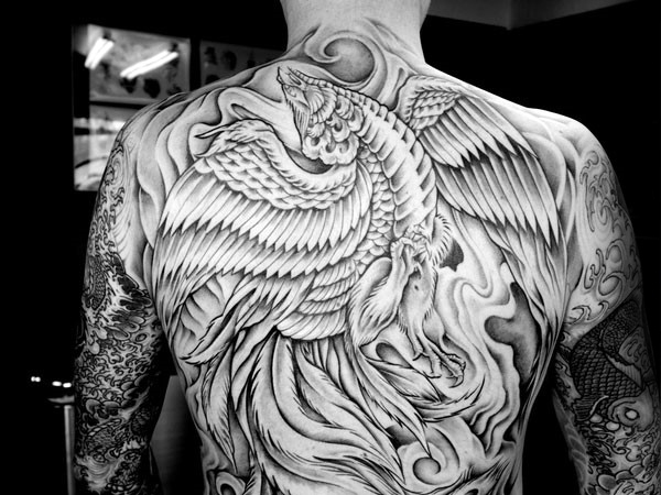 tatuaje fenix en espalda 63