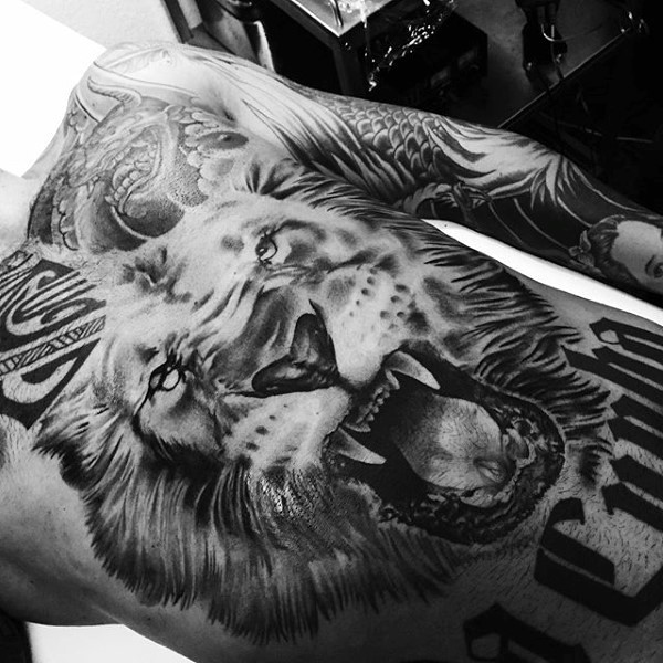 tatuaje leon en el pecho 33