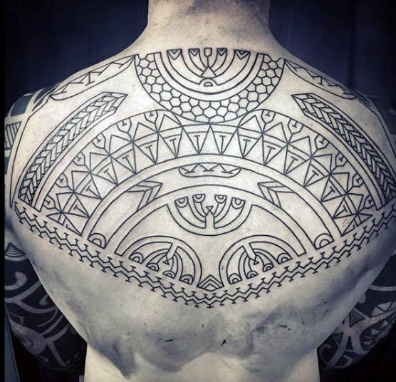 tatuaje parte superior espalda 49