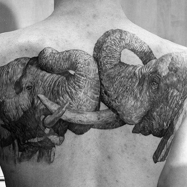 tatuaje parte superior espalda 67