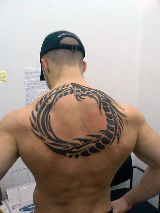tatuaje parte superior espalda 85