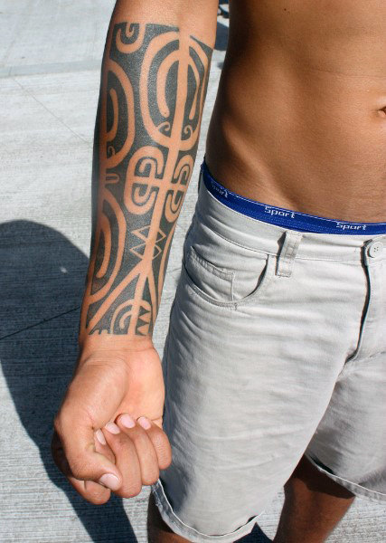 tatuaje tribal en antebrazo 11