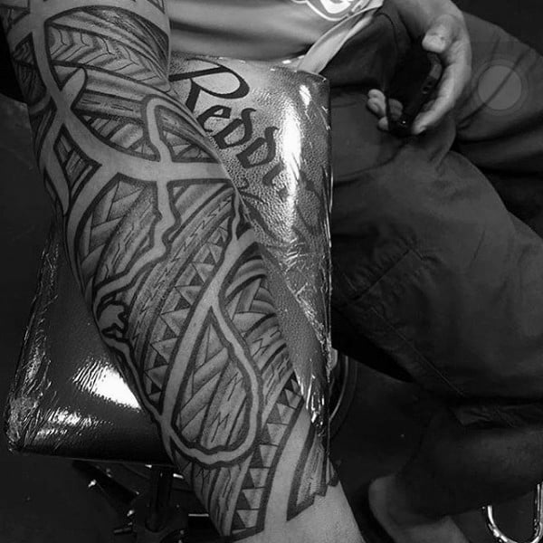 tatuaje tribal en antebrazo 37