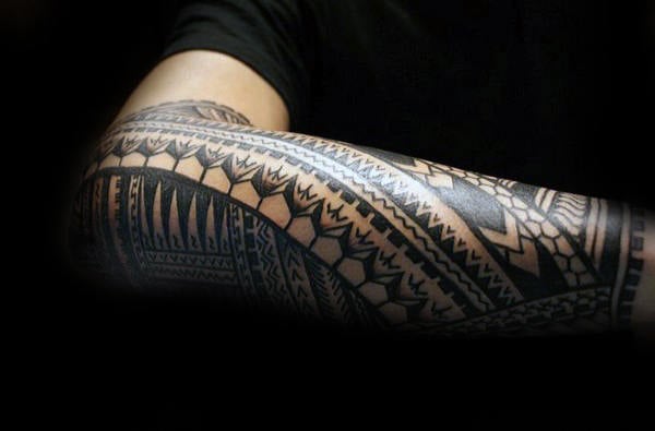 tatuaje tribal en antebrazo 45