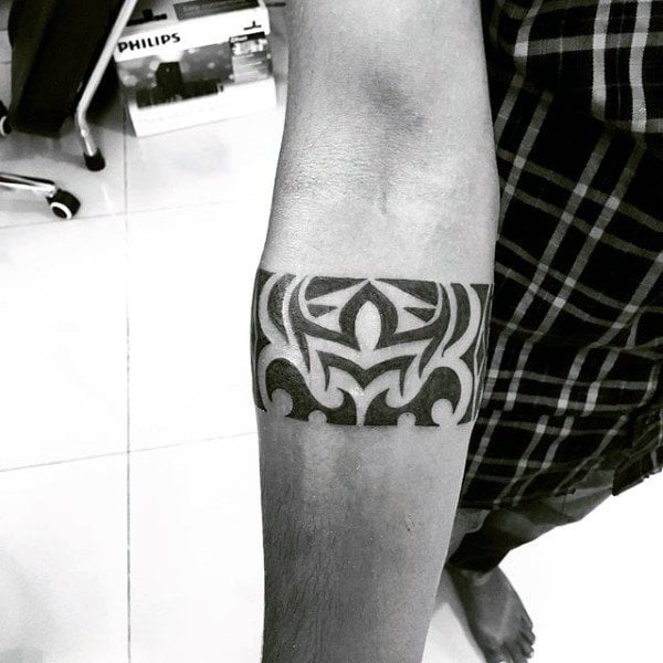 tatuaje tribal en antebrazo 67